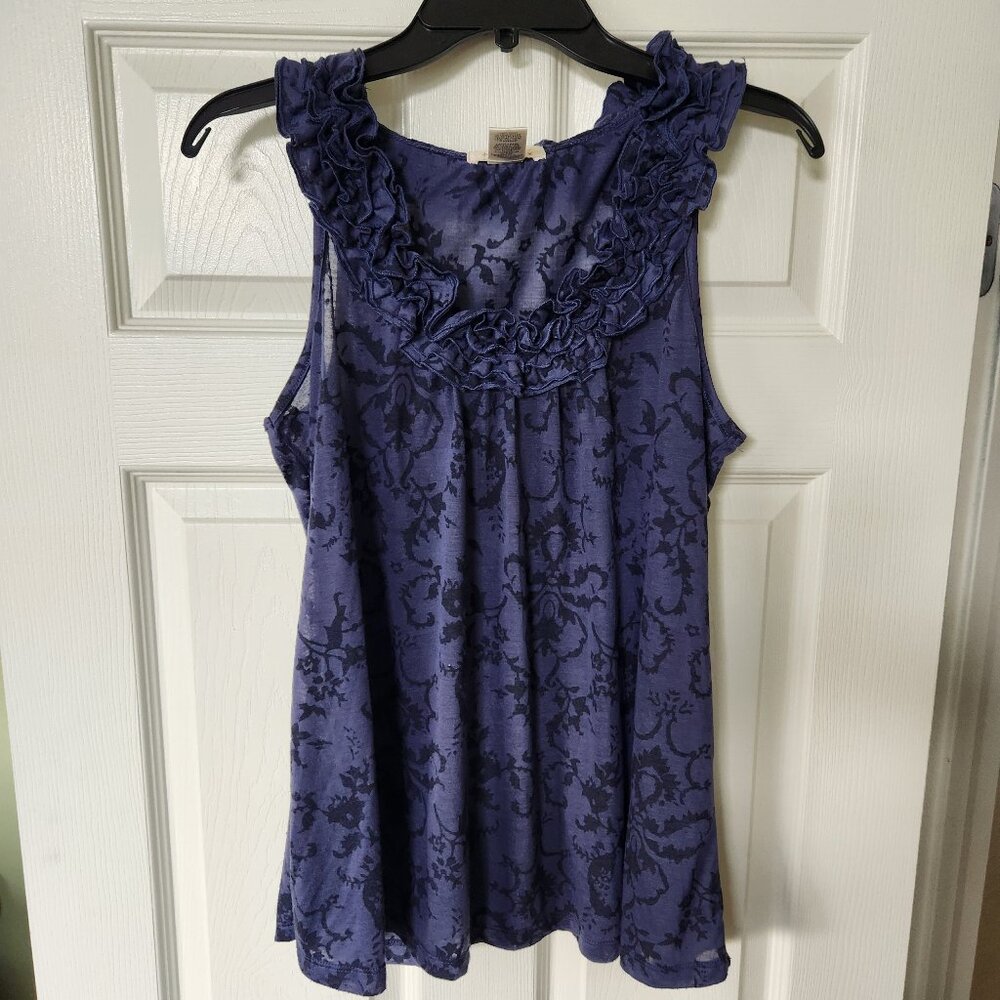 Casual navy top